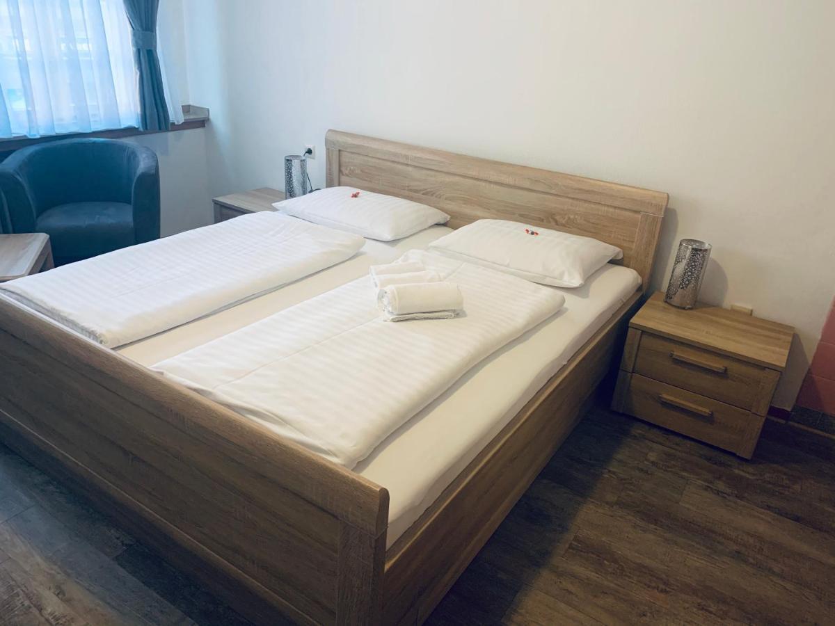 Hotel Brauhaus Zur Krone Бергхайм Екстериор снимка